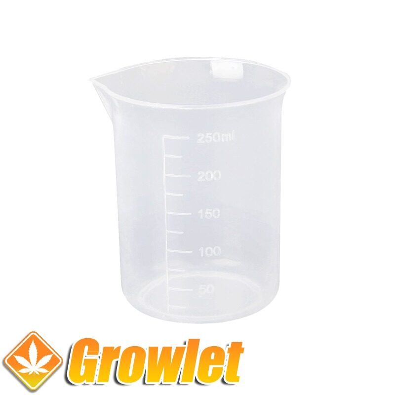 vaso de plástico para medir líquidos
